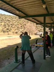 Gran acollida del primer curs d’iniciació al tir al plat en la modalitat de Compak